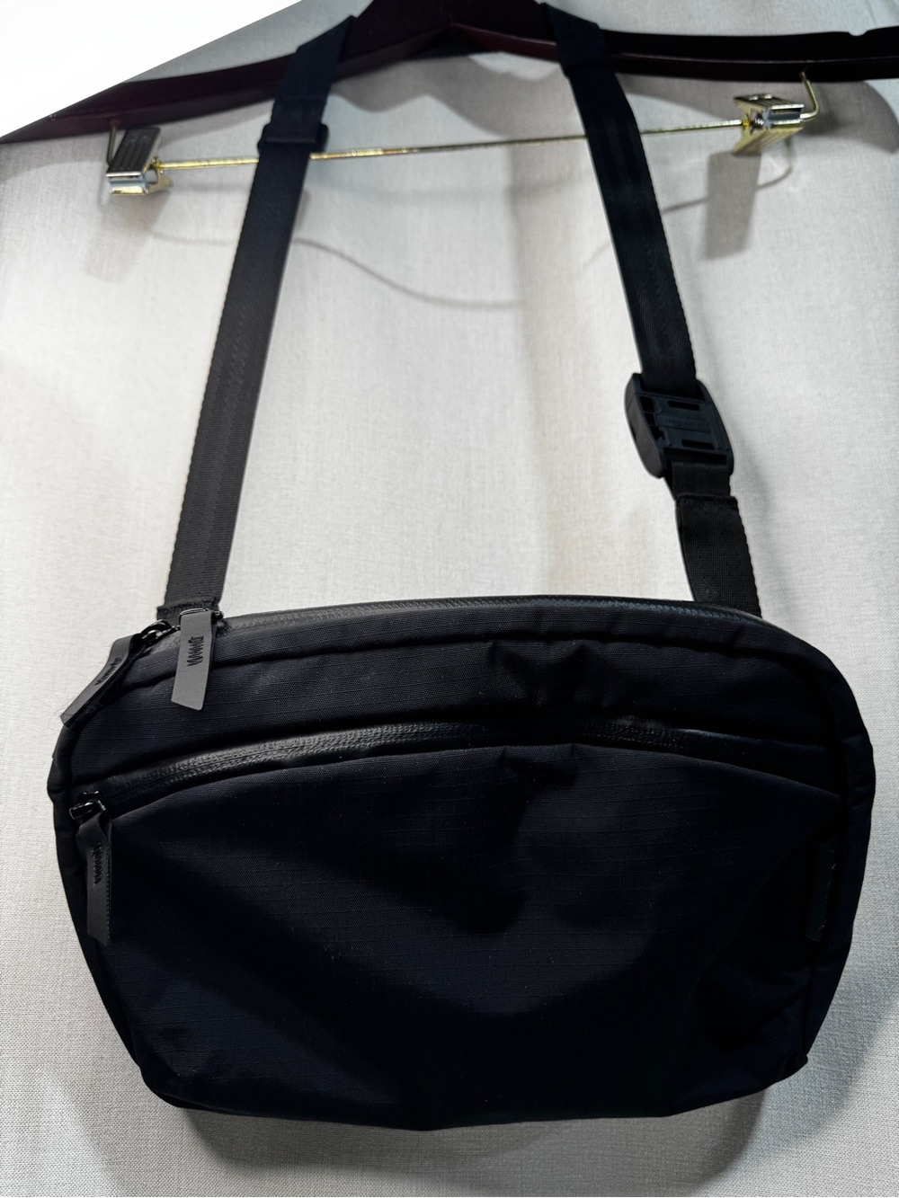 ALPAKA Black Crossbody Sling Bag Zip Closure Adjustable Strap Small Travel
